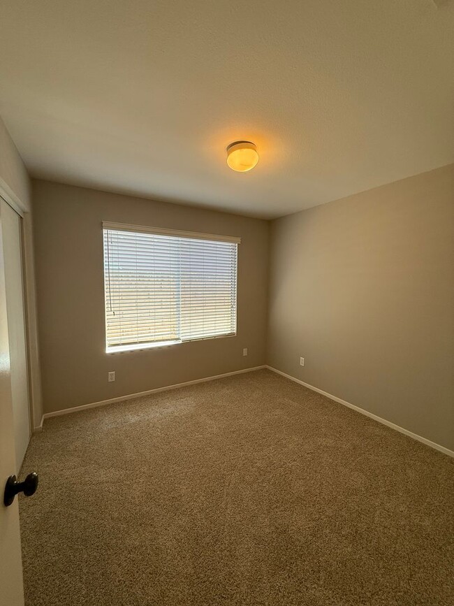 Building Photo - First time rental - quiet Moorpark neighbo...