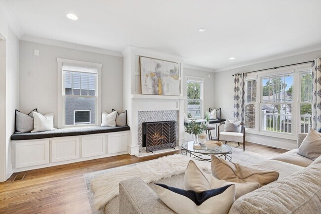 Building Photo - 2310 Vaulx Ln