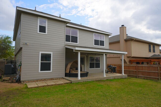 Building Photo - Gorgeous 5 Bedroom Rental in Cibolo! Realtor Commmission: $400