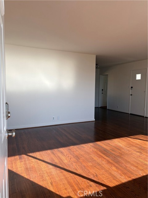 Building Photo - 4096 Lakeshore Blvd