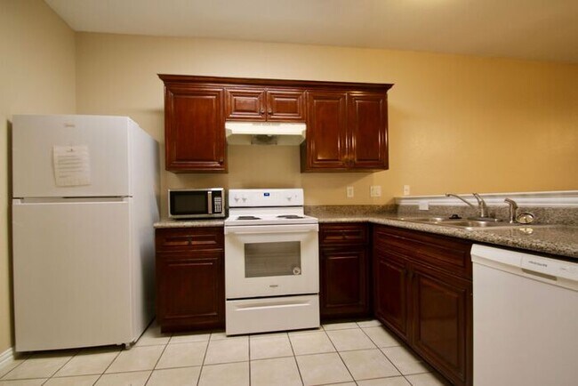 Building Photo - Stunning 3/2 Duplex in West Fort Worth — Granite Kitchen, Garage & Fenced Yard!