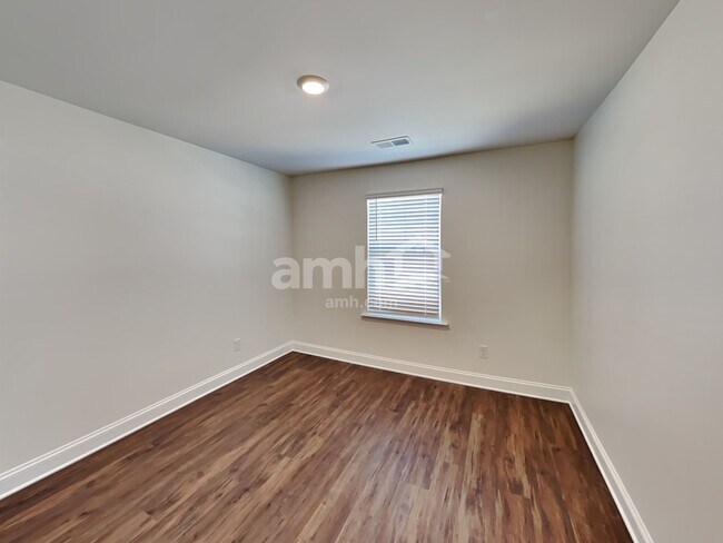 Building Photo - 616 Rivermist Dr