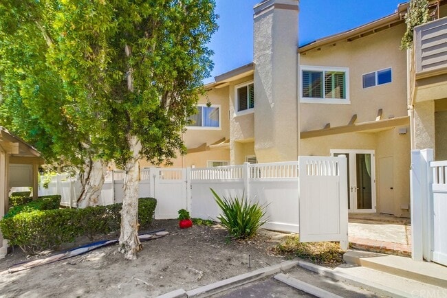 Building Photo - 24351 Marquis Ct
