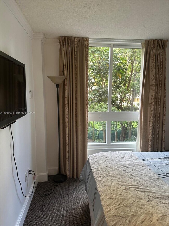 Building Photo - 2951 S Bayshore Dr