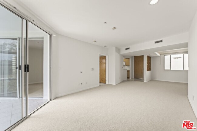 Building Photo - 171 N Church Ln