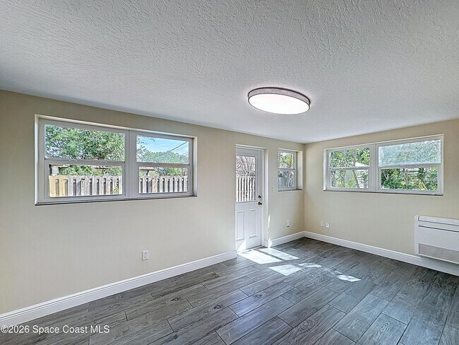 Building Photo - 1315 Lester Ct