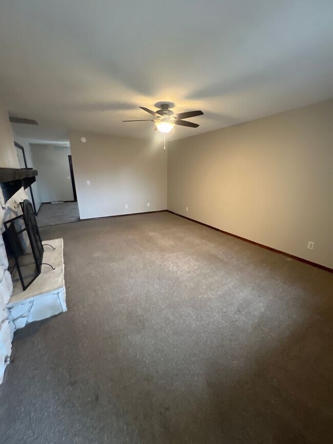 Building Photo - 2600/201 Cardifs