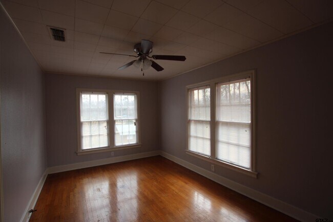 Building Photo - 132 Rowland Pl