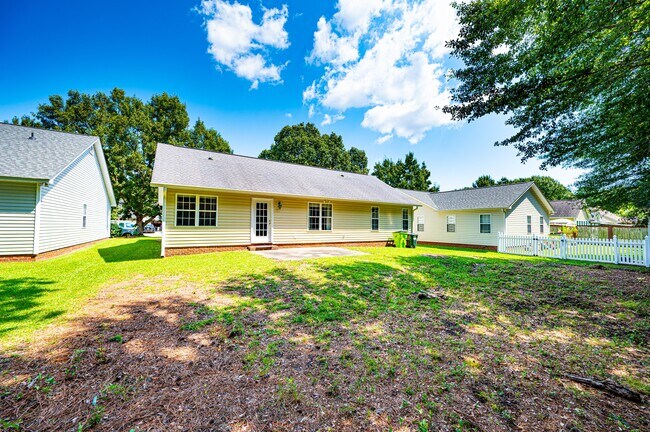 Building Photo - 118 Monterey Cir