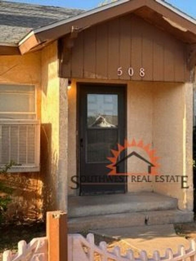 Primary Photo - Spacious 2 bedrooms 1 bath duplex