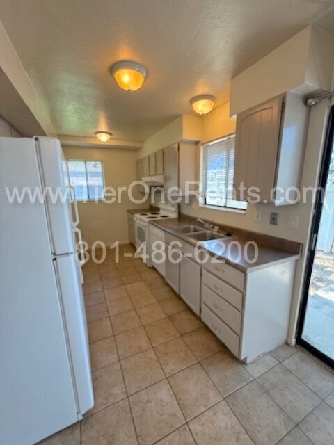 Building Photo - Move in special: $500 off first month rent!!