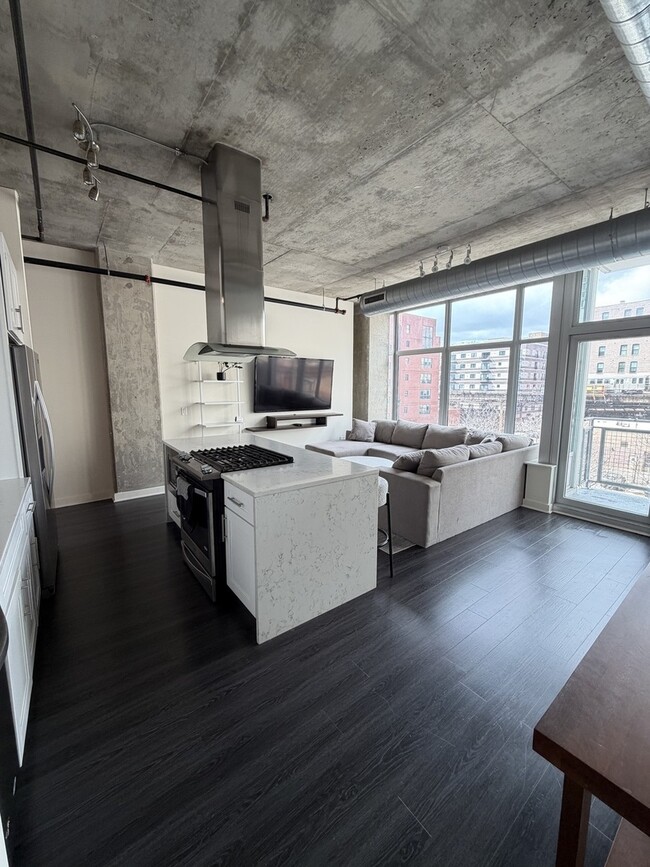 Building Photo - 50 E 16th St