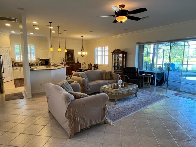 Building Photo - 12561 Lake Run Dr