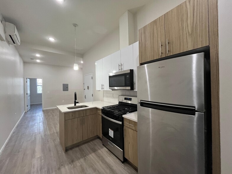 Building Photo - 125 Saint Pauls Ave