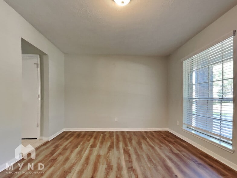 Building Photo - 22715 Tara Way Dr