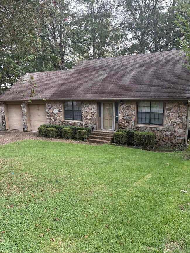 Building Photo - 7901 Parkwood Dr