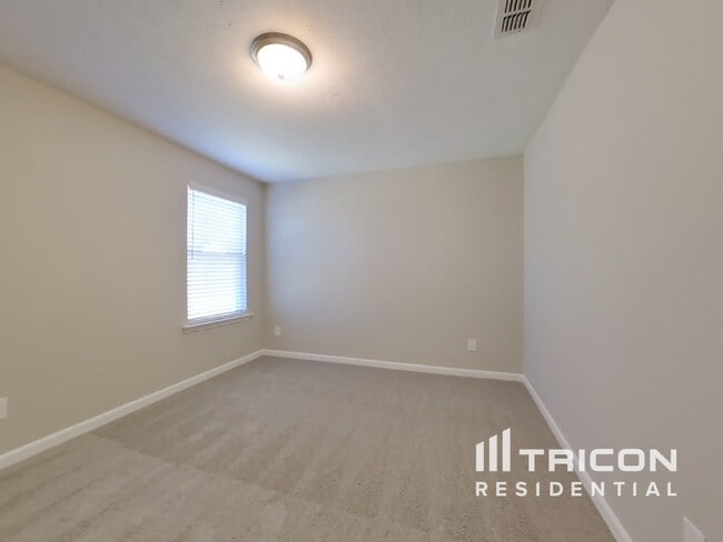 Building Photo - 913 Latting Dr