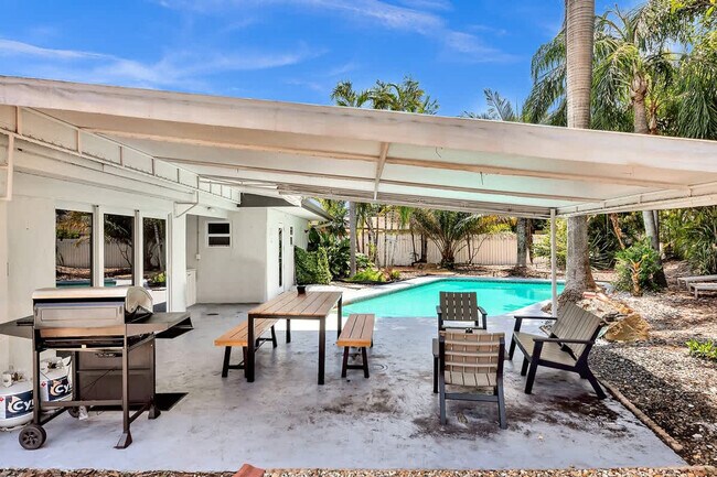 Building Photo - 1568 NE 35th St