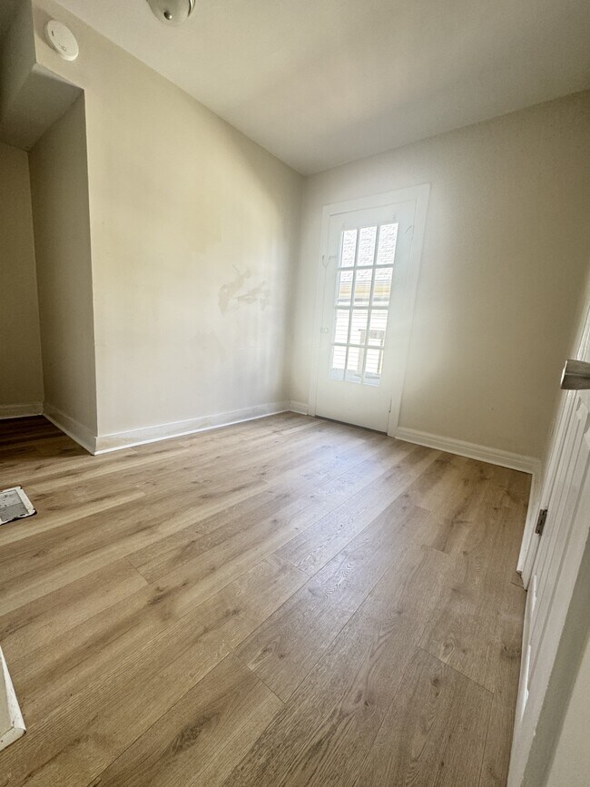 Building Photo - 324 Bourbon St