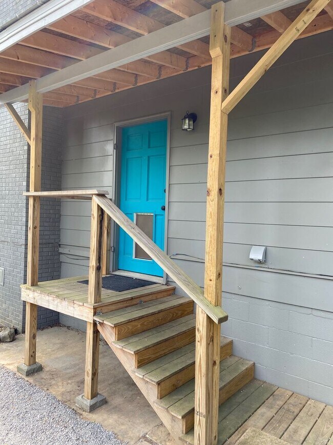 Building Photo - East AVL - Mid Century Modern Beauty in Bo...