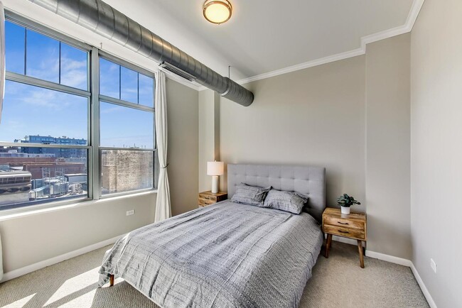 Building Photo - 1200 W Monroe St