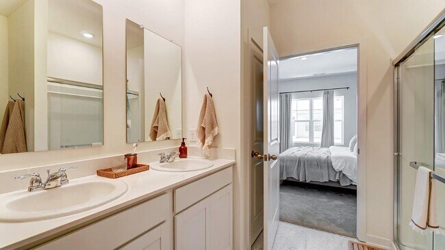 Building Photo - 406 Emily Dr