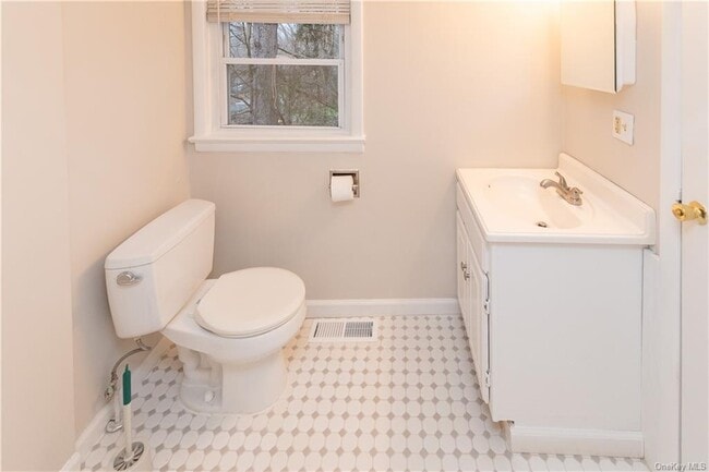 Building Photo - 15 Hoyt Rd