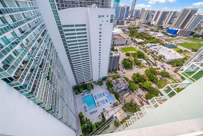 Building Photo - 1900 N Bayshore Dr