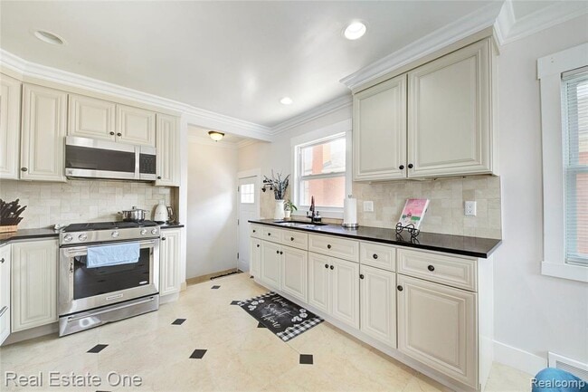 Building Photo - 8126 Dale St