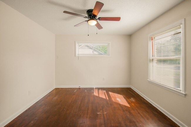 Building Photo - VOUCHERS ACCEPTED!!  Fully Updated 3BR/1B ...