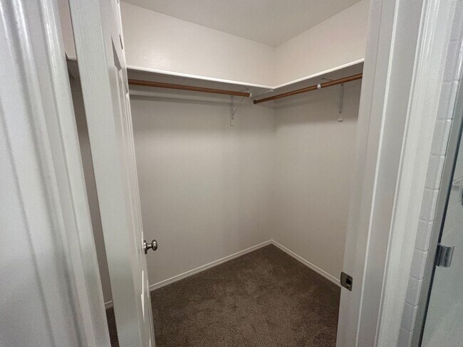 Building Photo - 3 Bedroom plus Loft For Rent! Victory Sout...