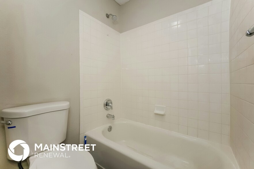 Building Photo - 8562 Bluff Point Dr