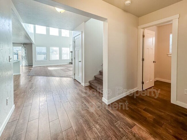 Building Photo - 4661 N Alester Ave