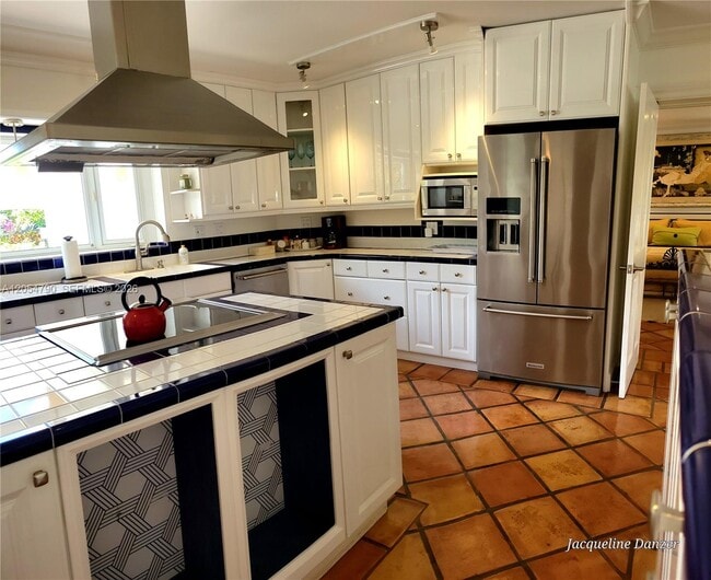 Building Photo - 2781 NE 23rd Ct