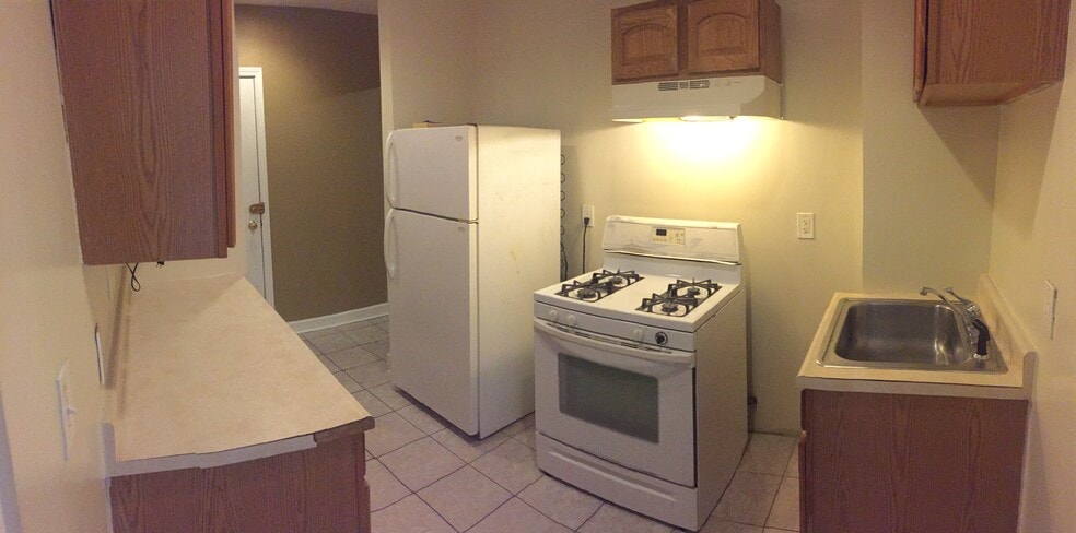 Kitchen - 357 College Ave