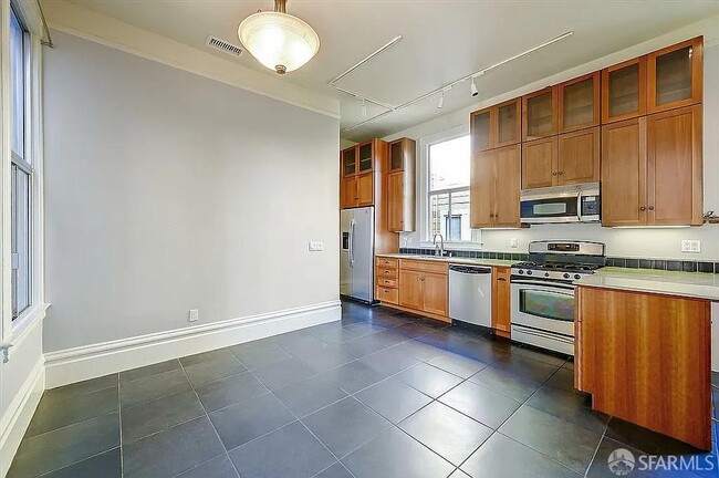 Building Photo - 1241 Fulton St