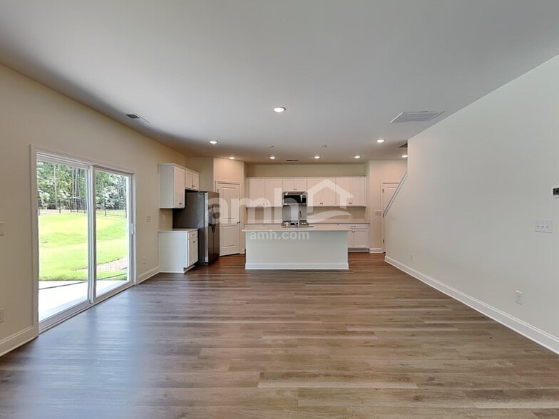 Building Photo - 6059 Rosemore Ln