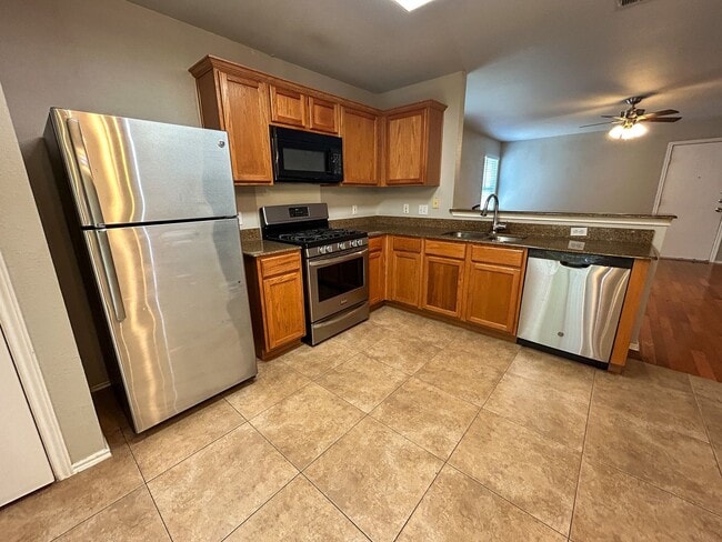 Building Photo - Cozy 3/2 in McKinney Park East