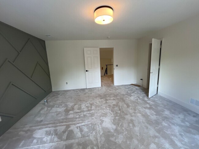 Building Photo - Welcome to this updated townhome in Northe...