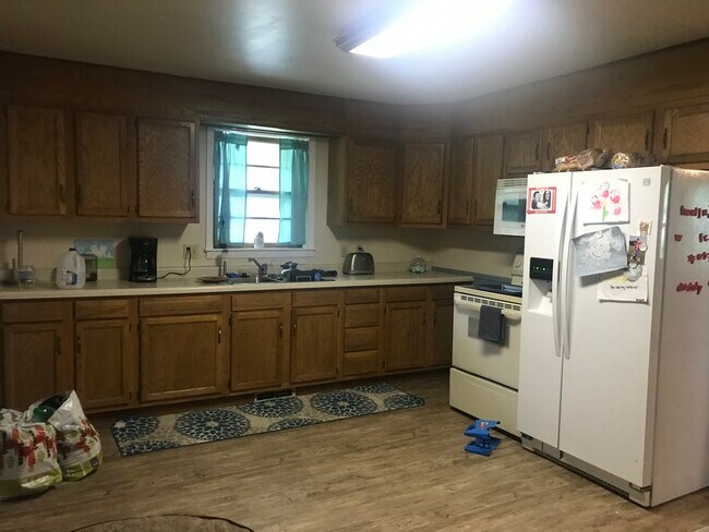 Building Photo - White Duplex