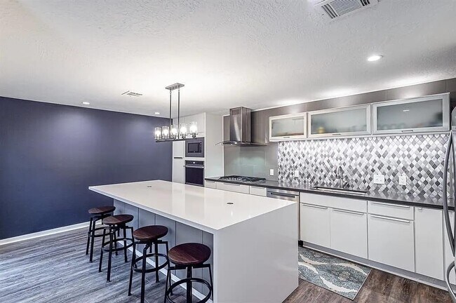 Building Photo - 14427 Briarhills Pkwy