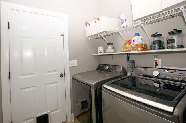 Building Photo - "Beautifully Designed, spacious 2400 Sq. F...