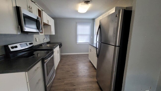 Building Photo - NE 3 bedroom updated with appliances and g...