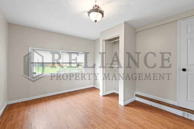 Building Photo - 1523 Matlock Dr