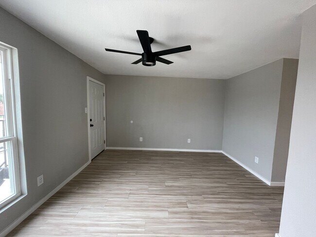 Building Photo - 1603 Benttree Dr