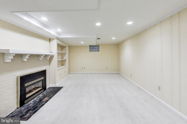 Building Photo - 9326 W Parkhill Dr
