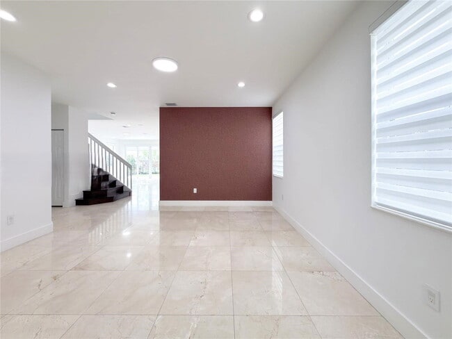 Building Photo - 10423 NW 70th Ln