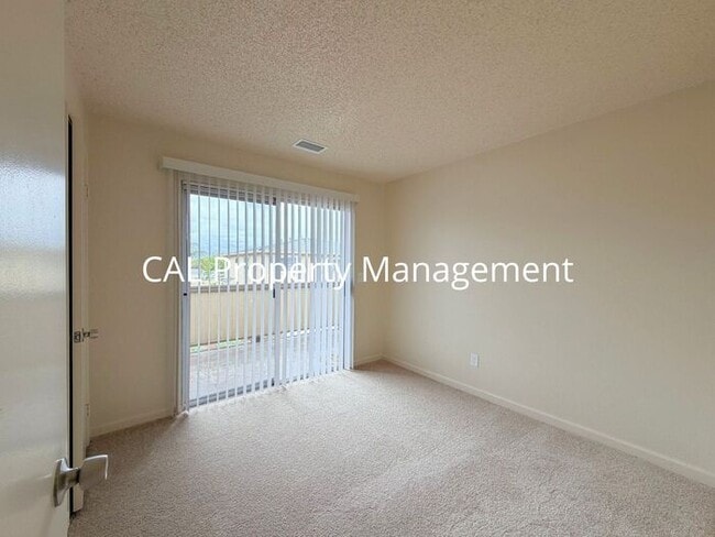 Building Photo - Condo for Rent in North Salinas!