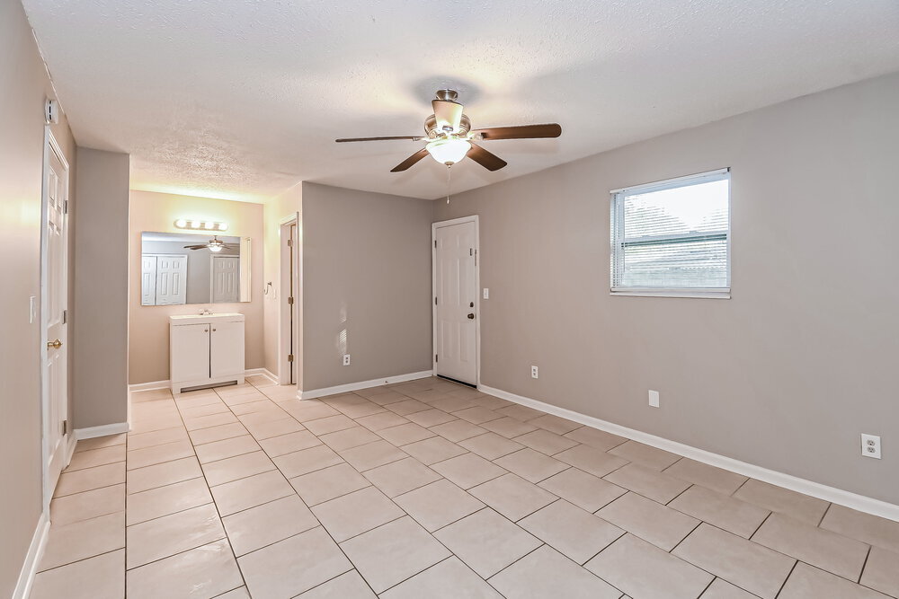 Building Photo - 9956 Somerset Grove Ln