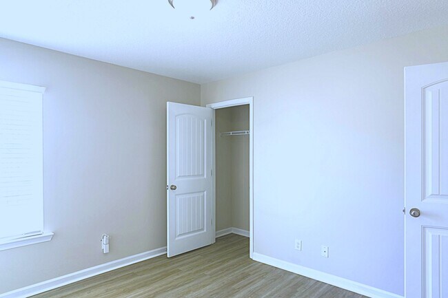 Building Photo - 1430 Evergreen Trl